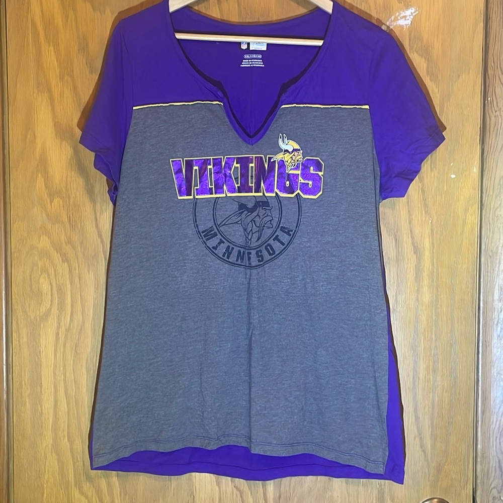 Woman’s MN Vikings T-Shirt Sz. XXL
